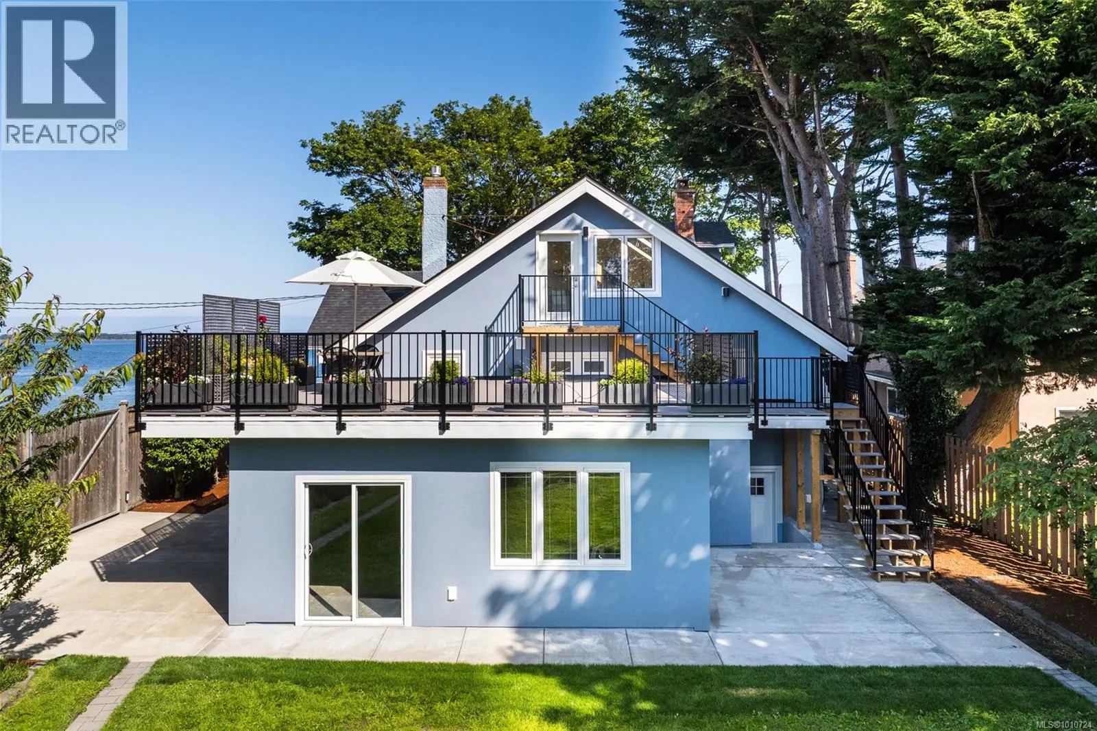 2170 Esplanade