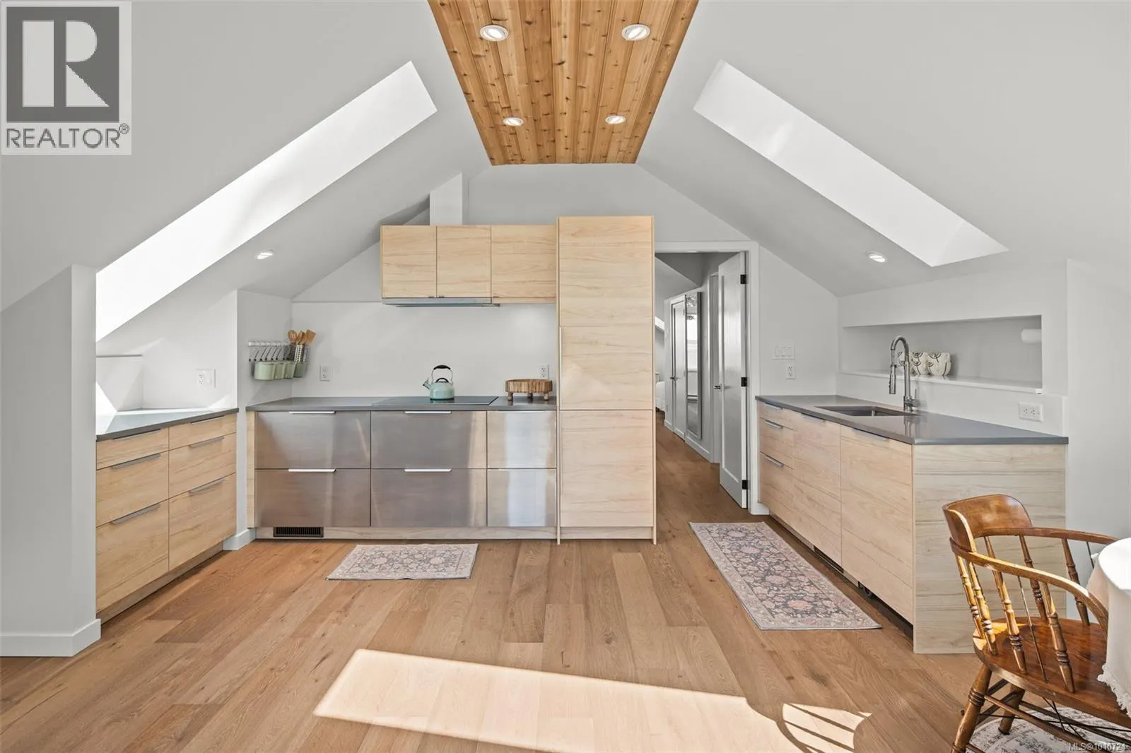 2170 Esplanade