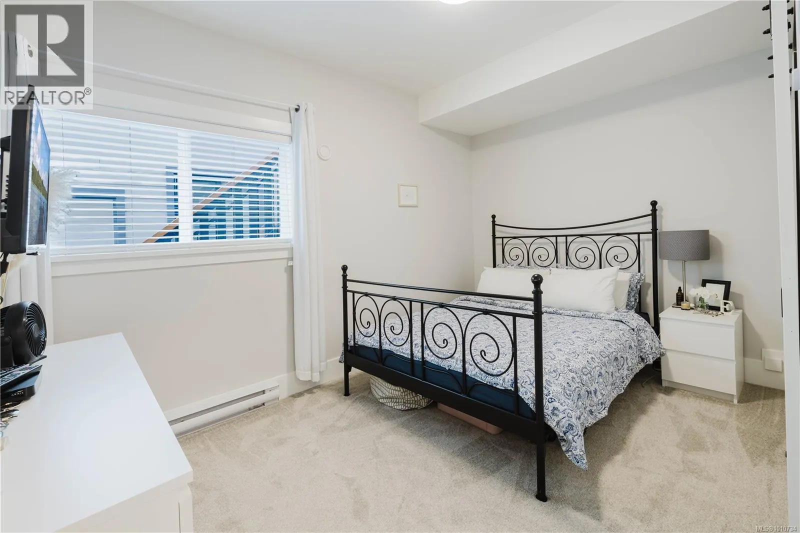 2367 Azurite Cres
