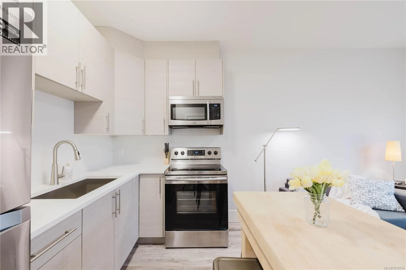 2367 Azurite Cres