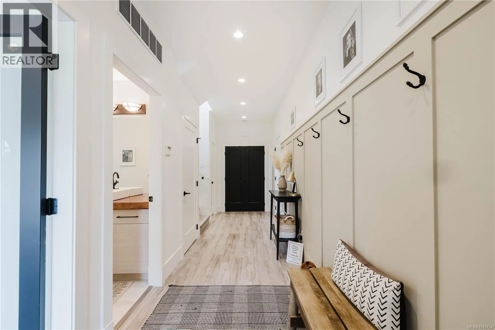 2367 Azurite Cres