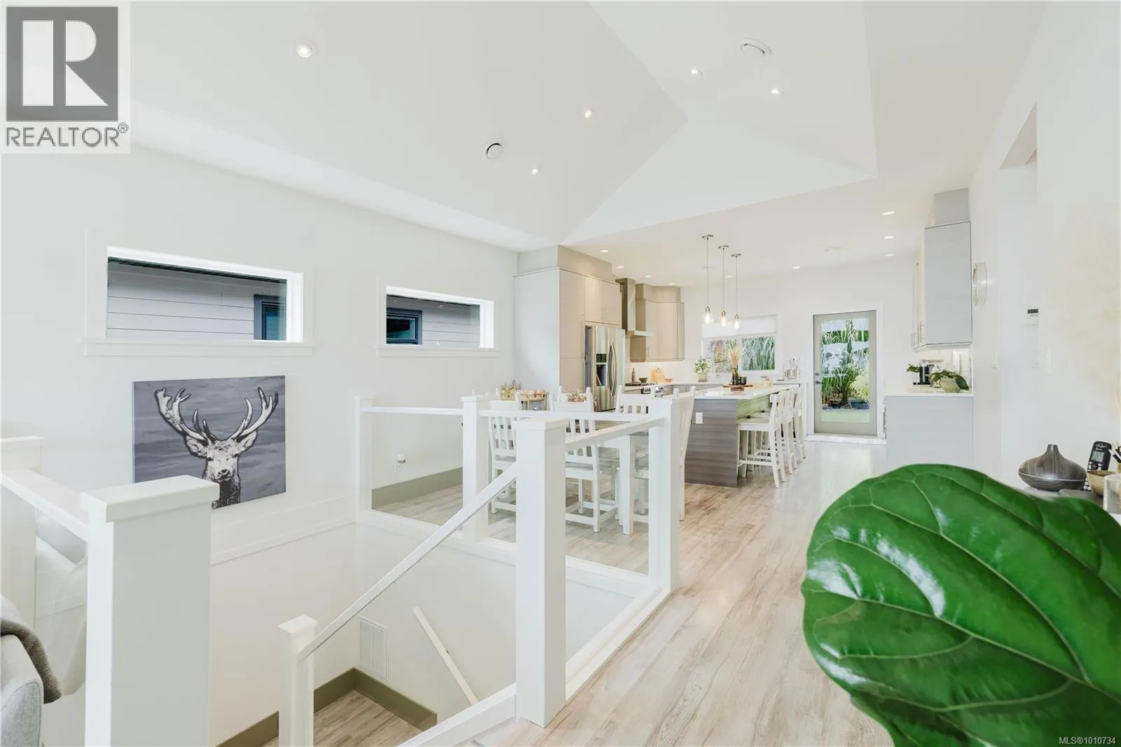 2367 Azurite Cres