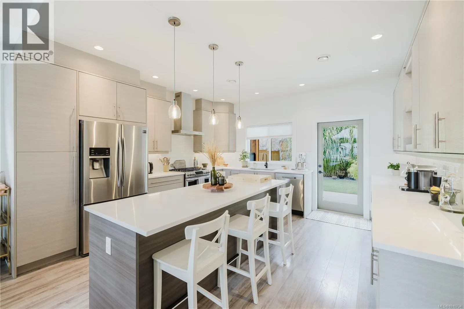 2367 Azurite Cres