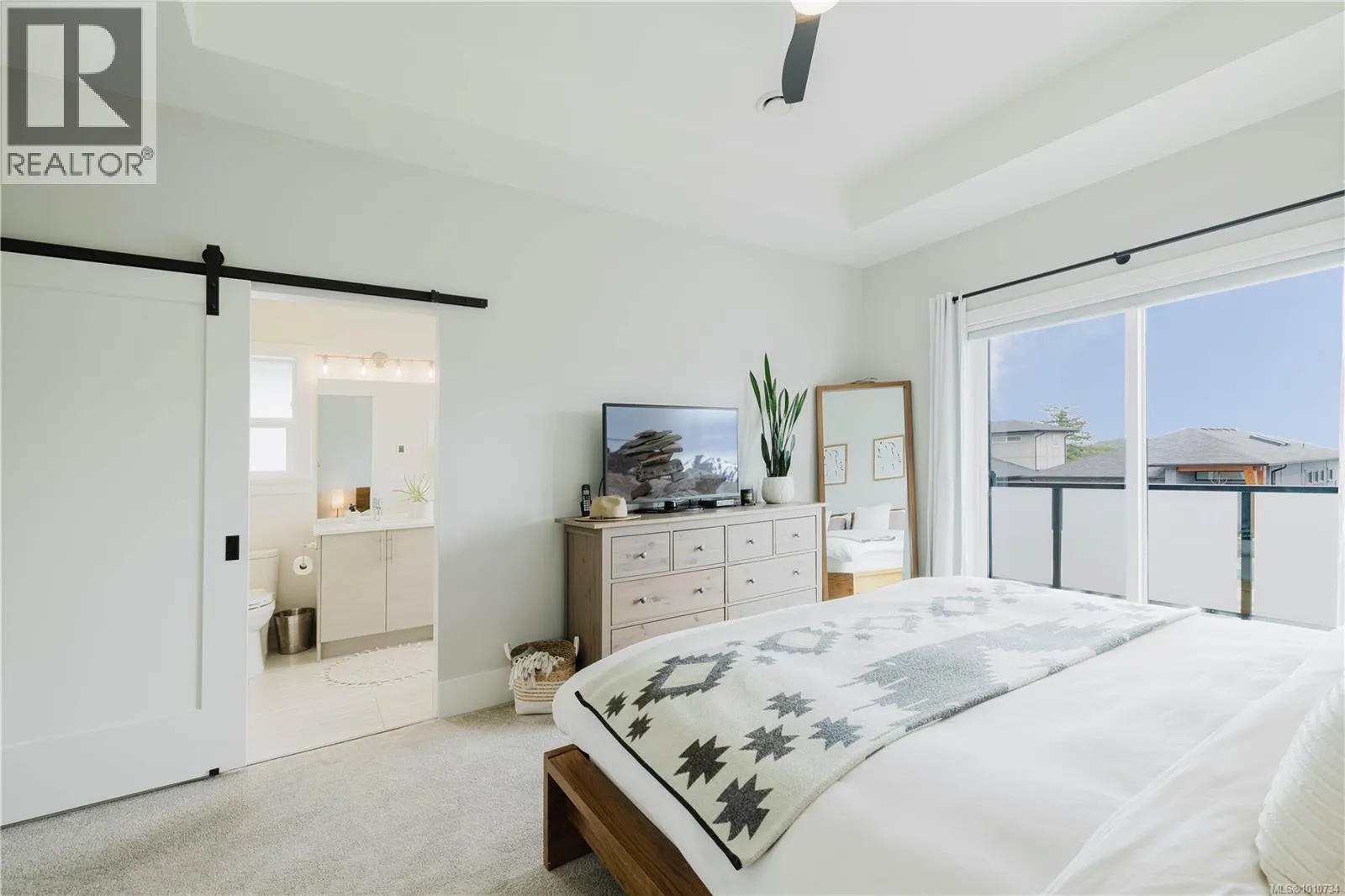 2367 Azurite Cres