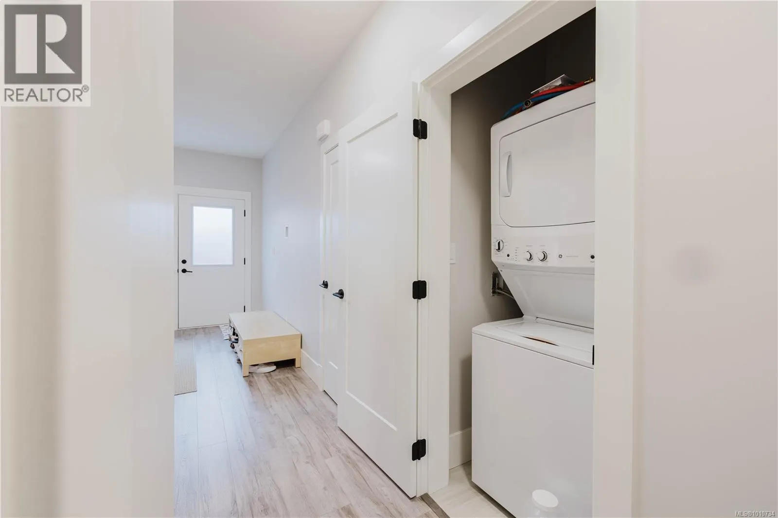 2367 Azurite Cres