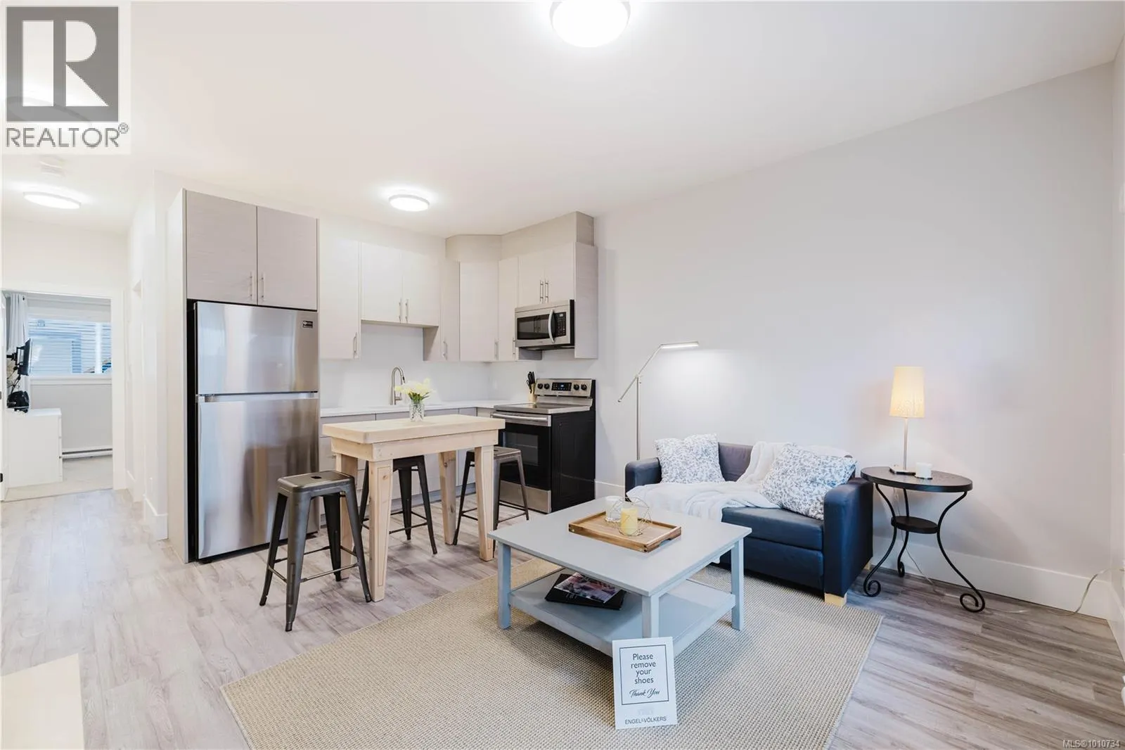 2367 Azurite Cres