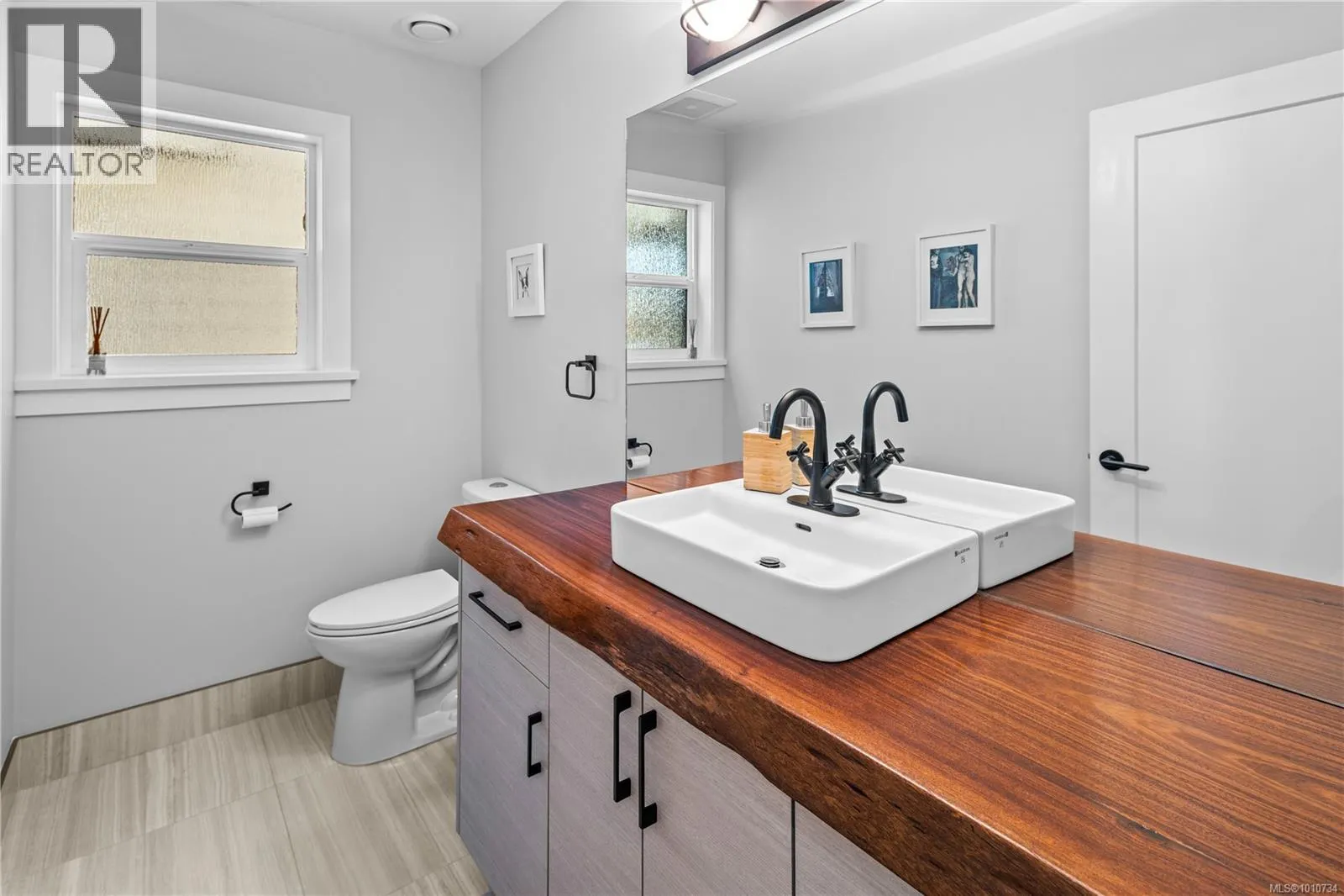 2367 Azurite Cres