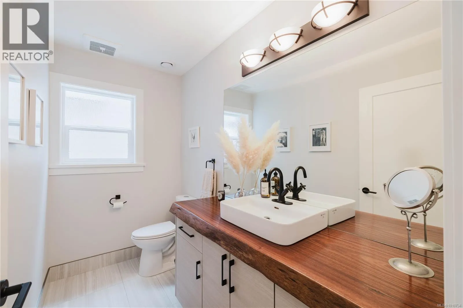 2367 Azurite Cres