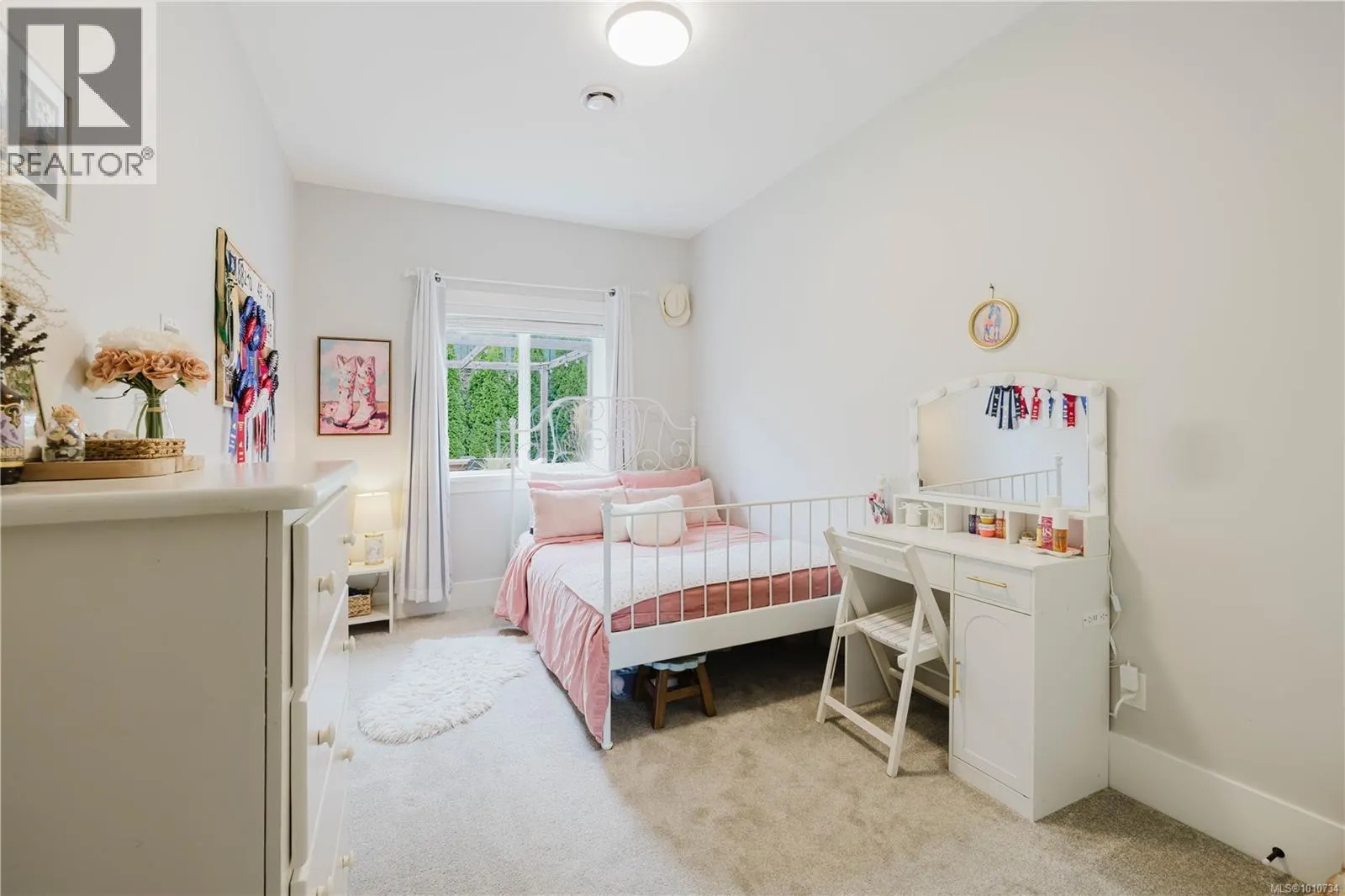 2367 Azurite Cres