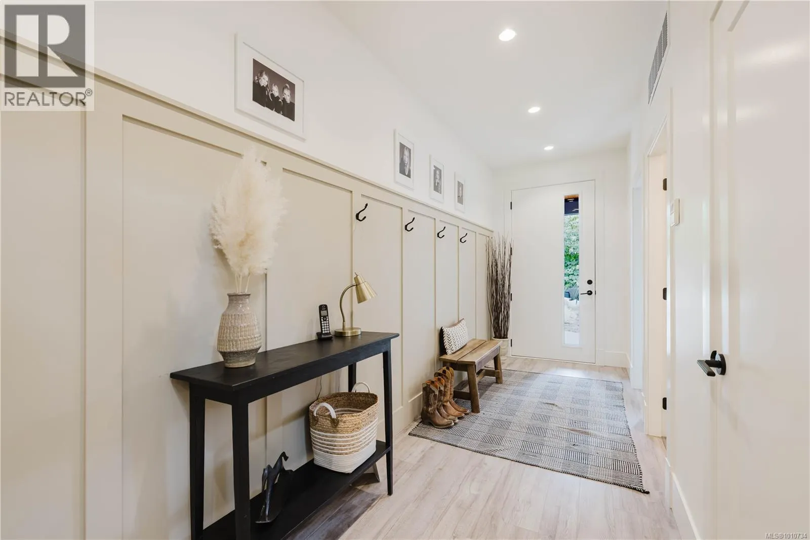 2367 Azurite Cres