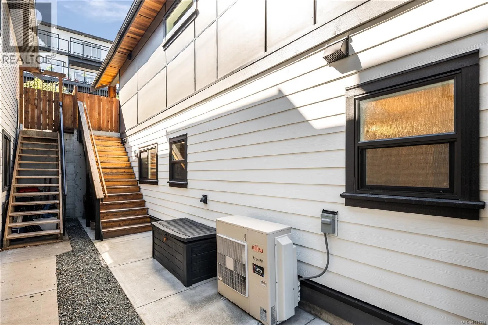 2367 Azurite Cres