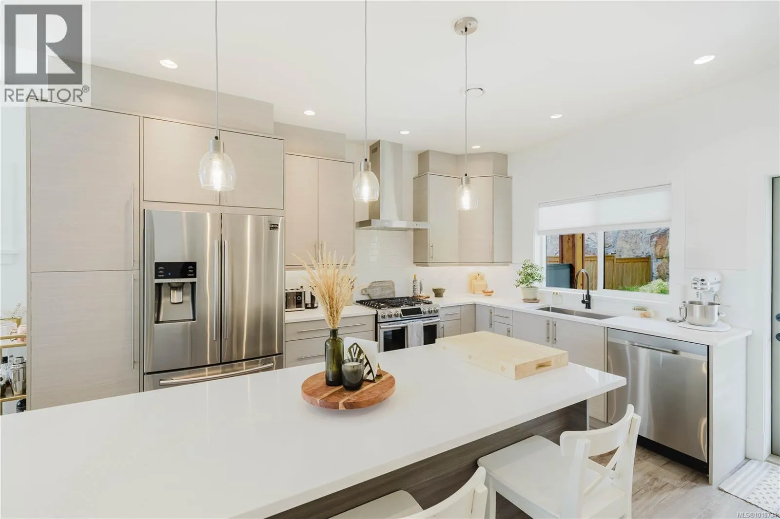 2367 Azurite Cres