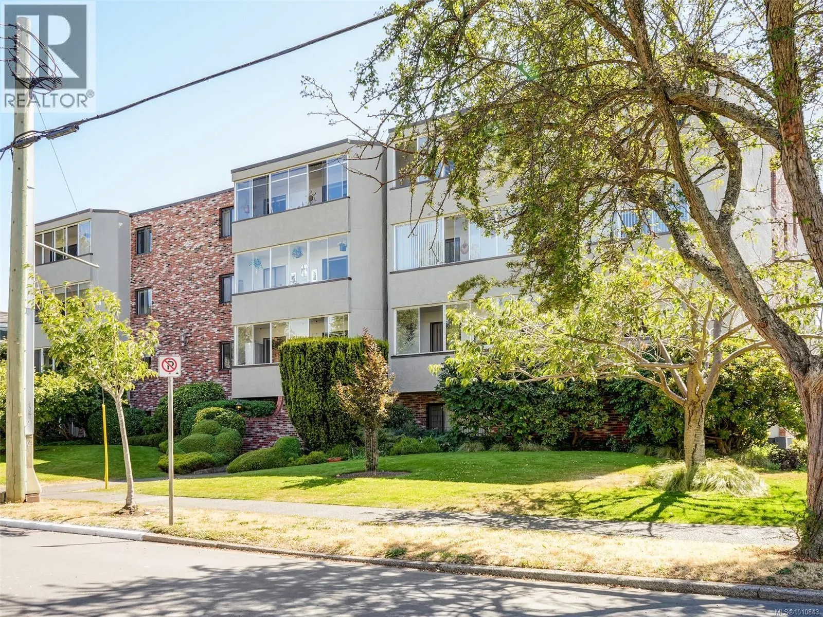 404 1041 Rockland Ave