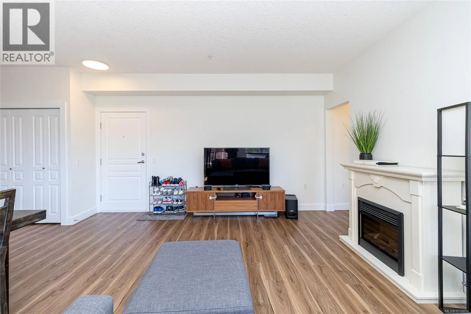 408 870 Short St