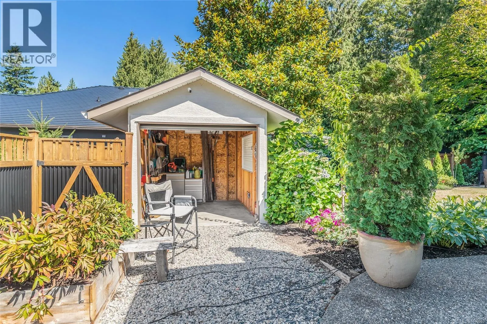 1195 Roberton Blvd