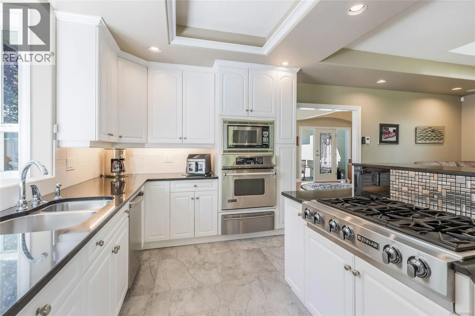 1195 Roberton Blvd