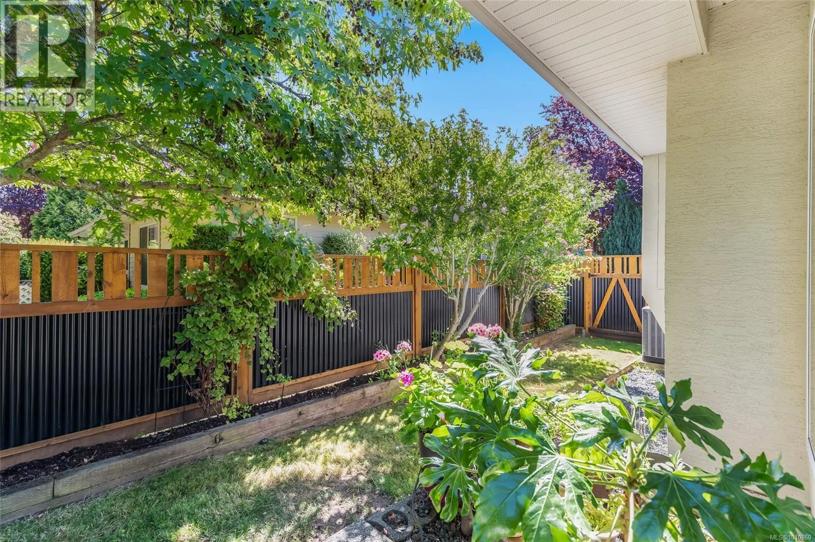 1195 Roberton Blvd