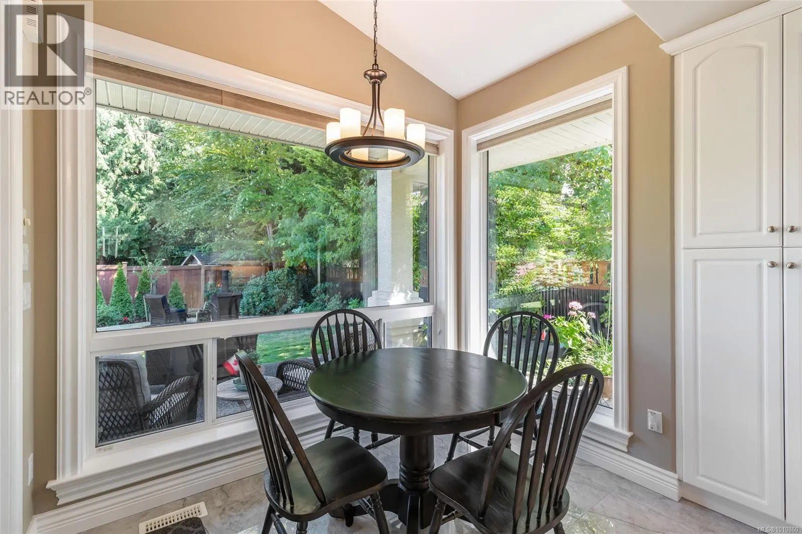 1195 Roberton Blvd