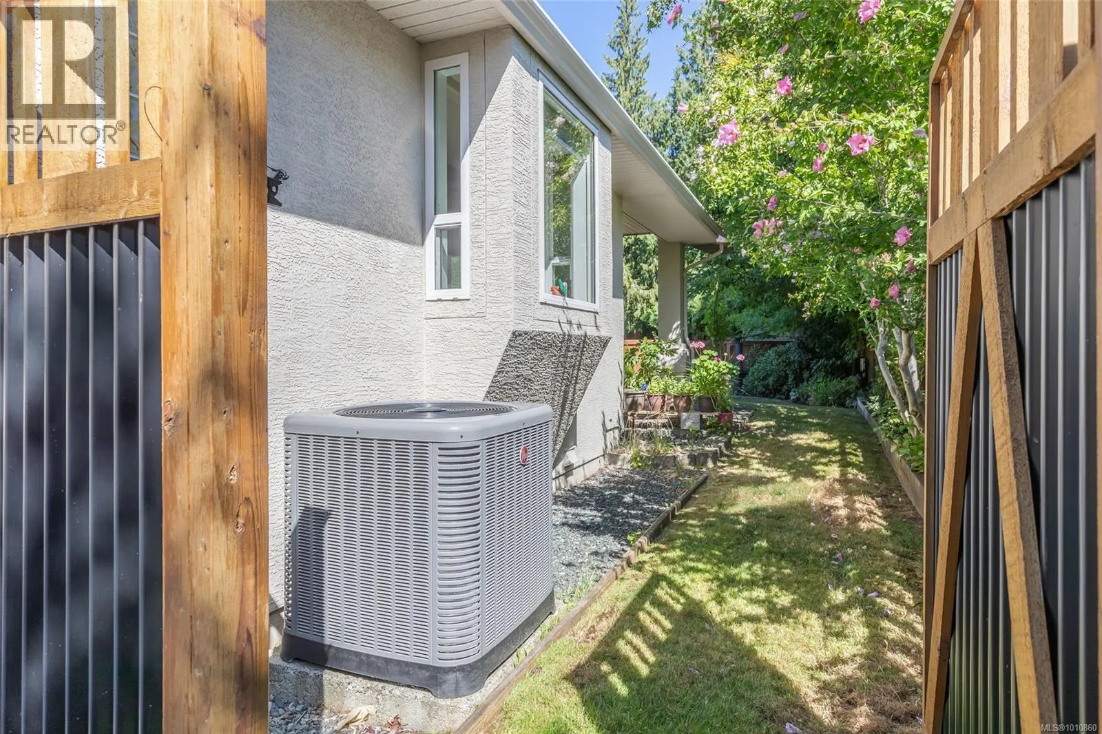 1195 Roberton Blvd