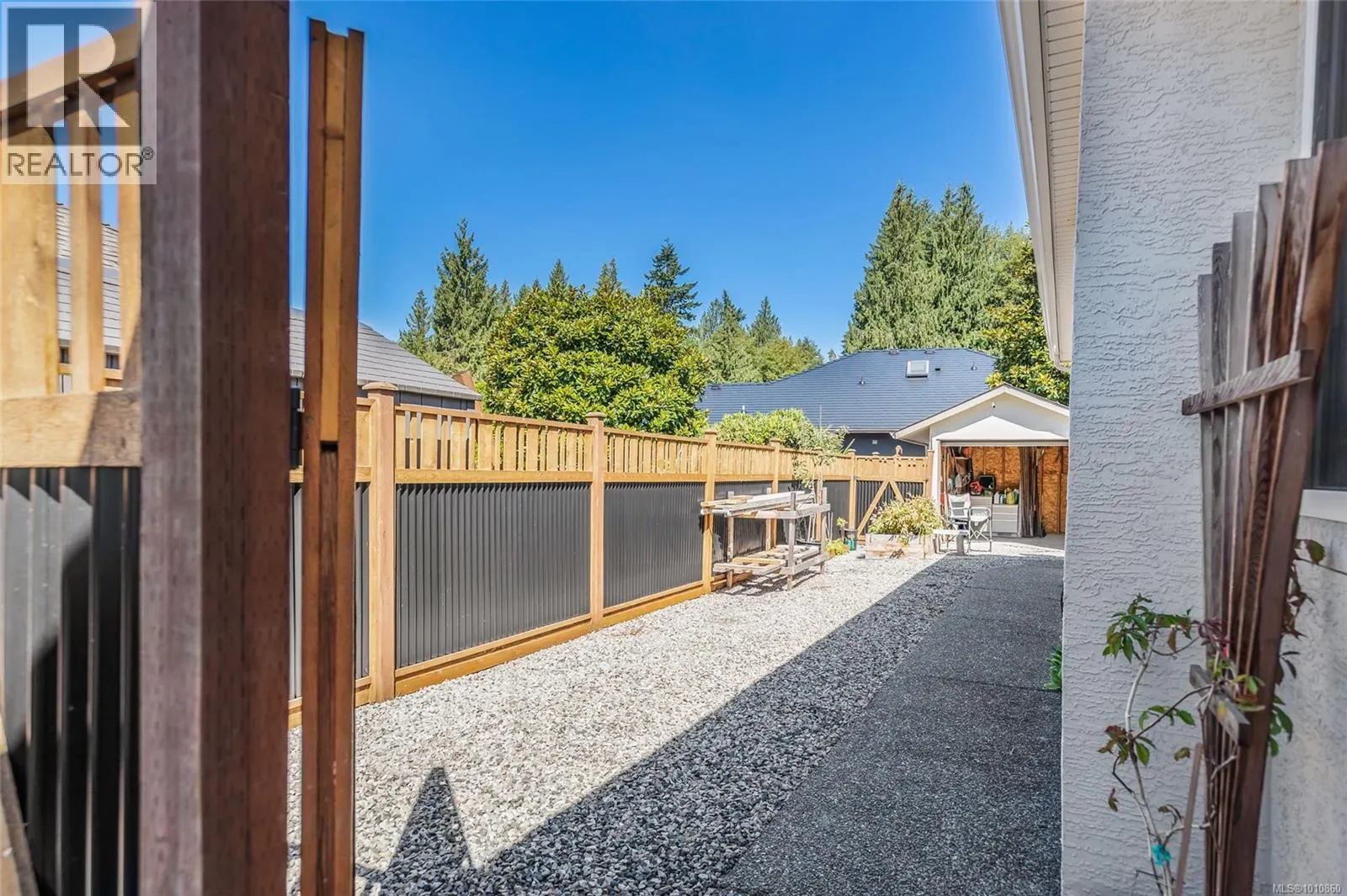1195 Roberton Blvd