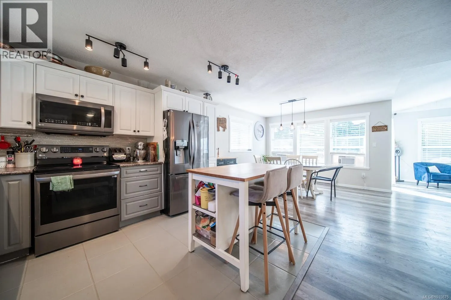 1565 Nimpkish Pl