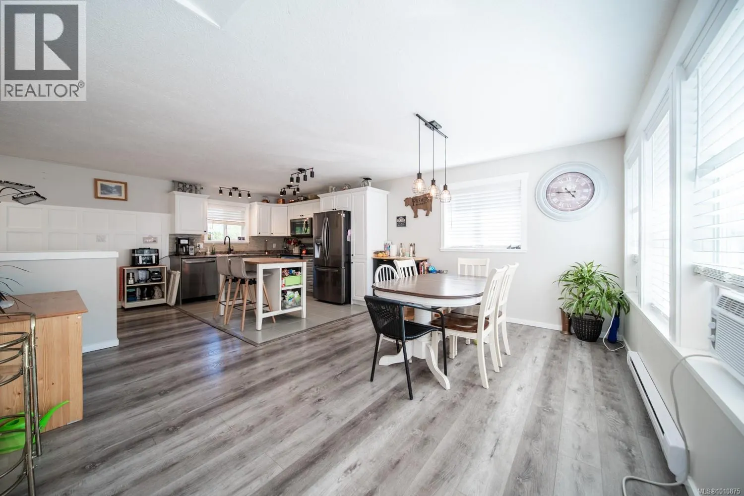 1565 Nimpkish Pl