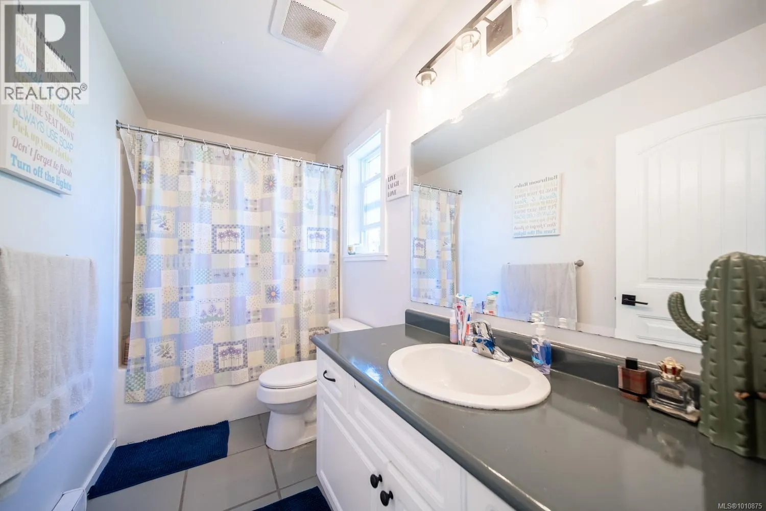 1565 Nimpkish Pl