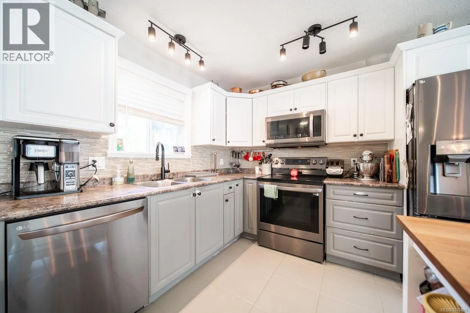 1565 Nimpkish Pl