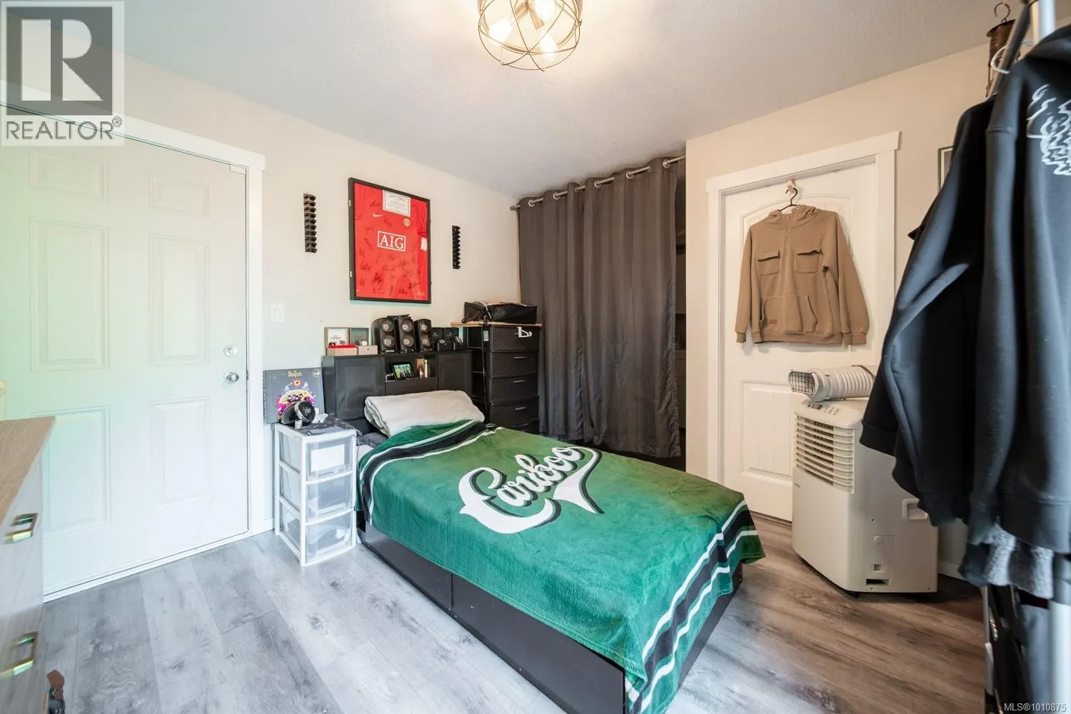 1565 Nimpkish Pl