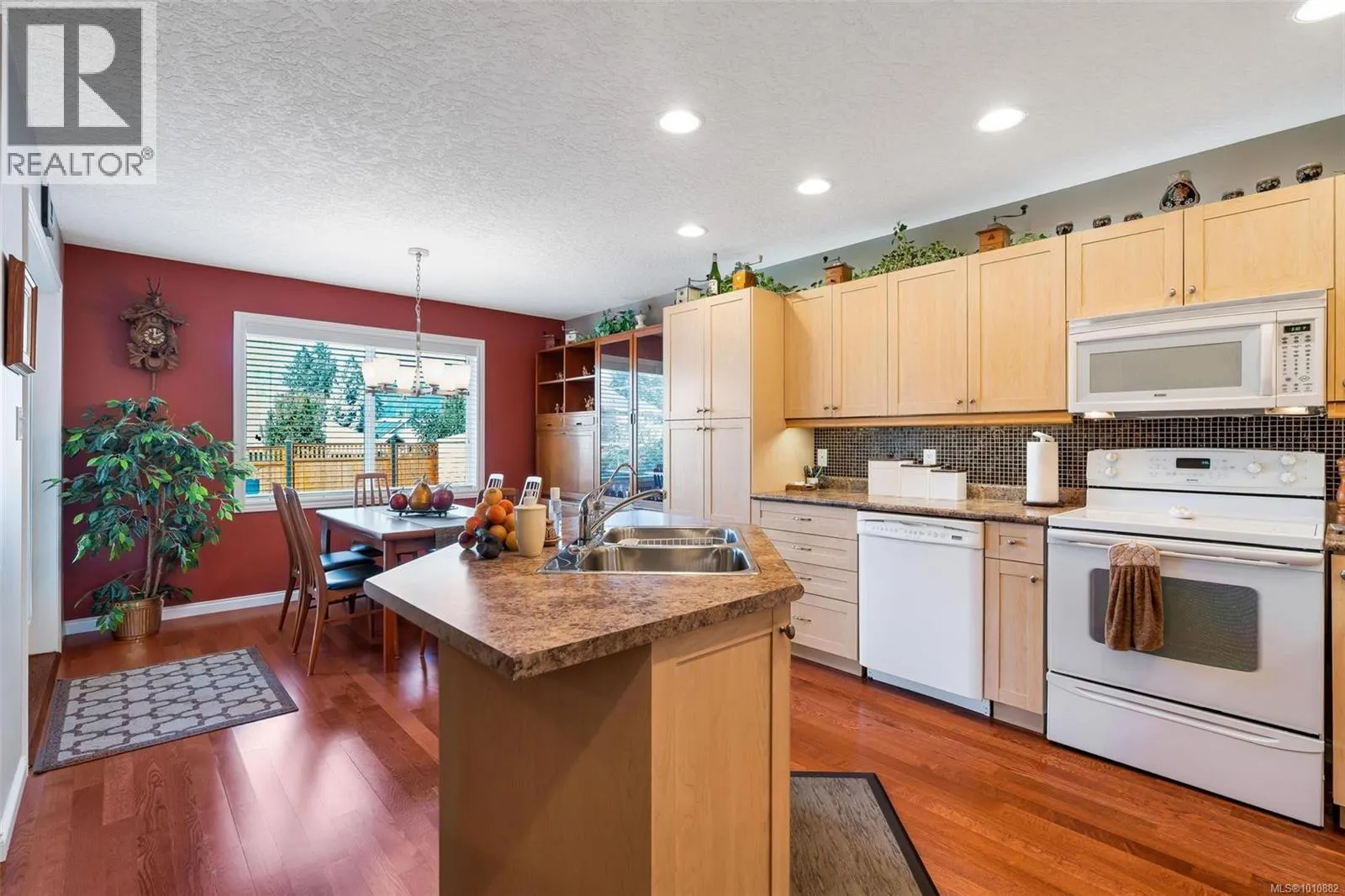 1901 Falcon Cres
