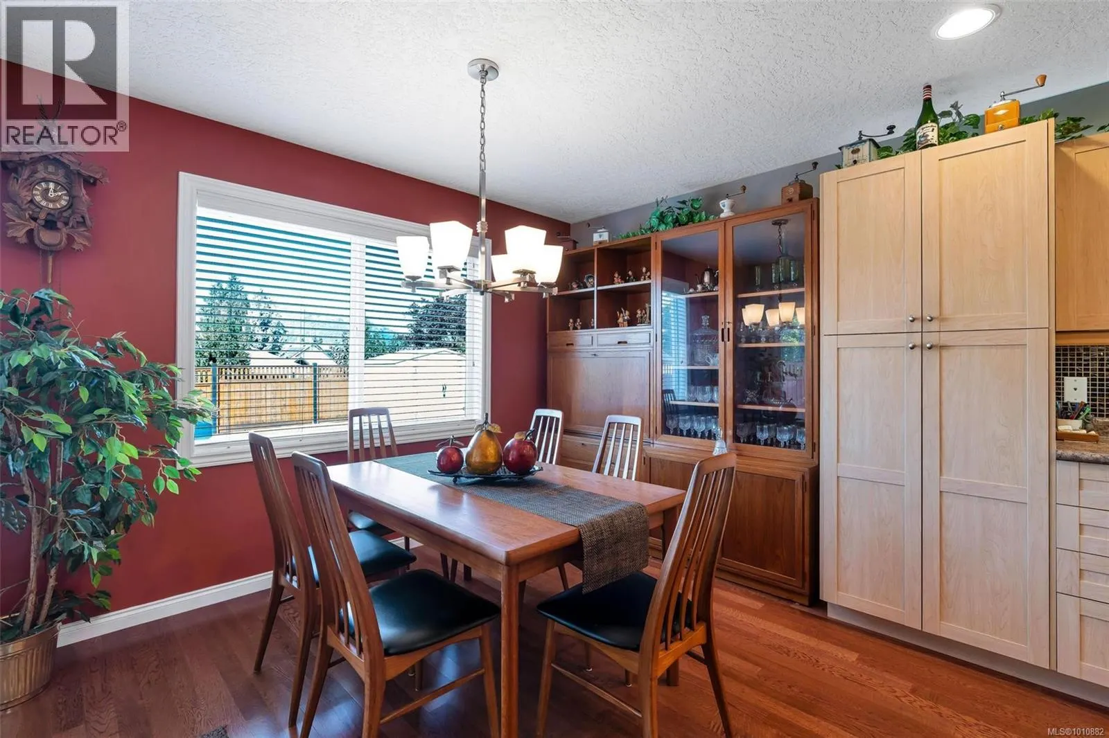 1901 Falcon Cres