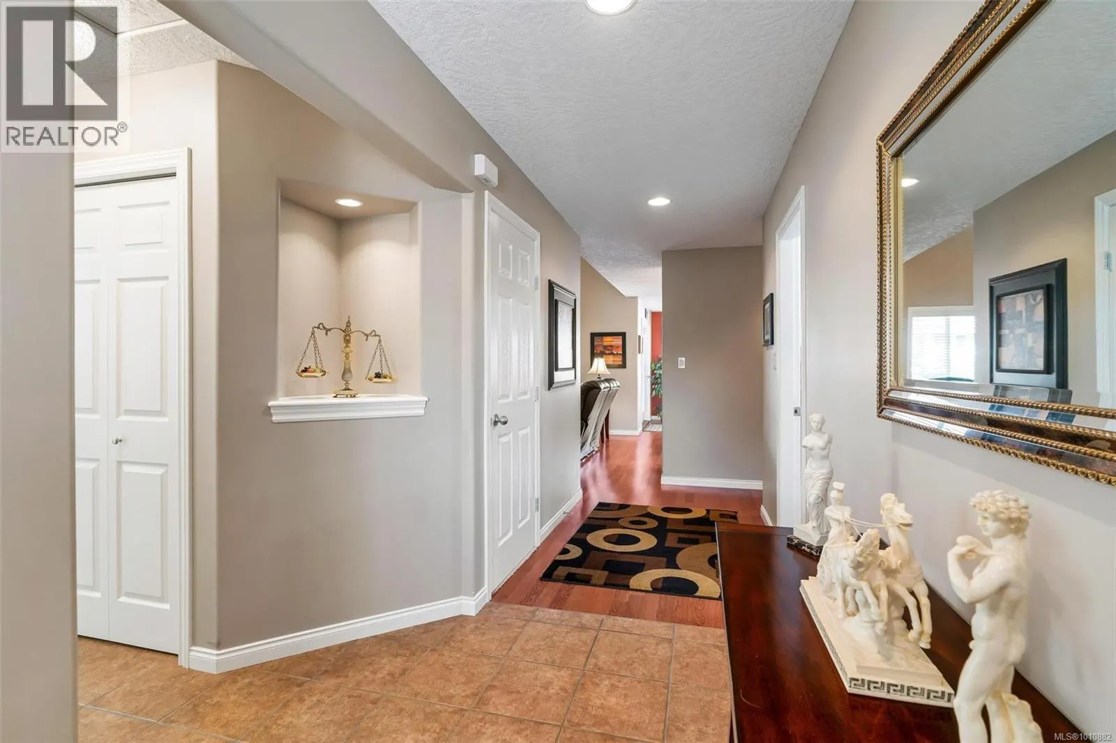 1901 Falcon Cres