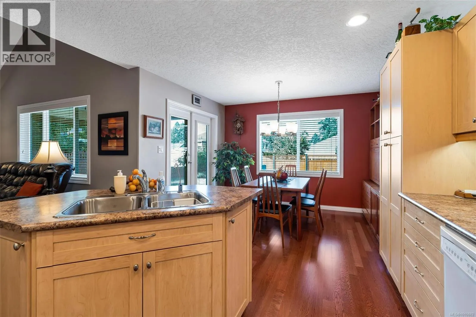 1901 Falcon Cres