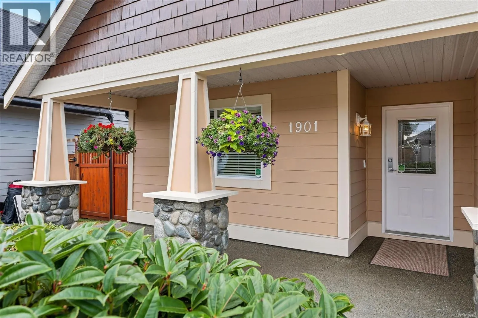 1901 Falcon Cres