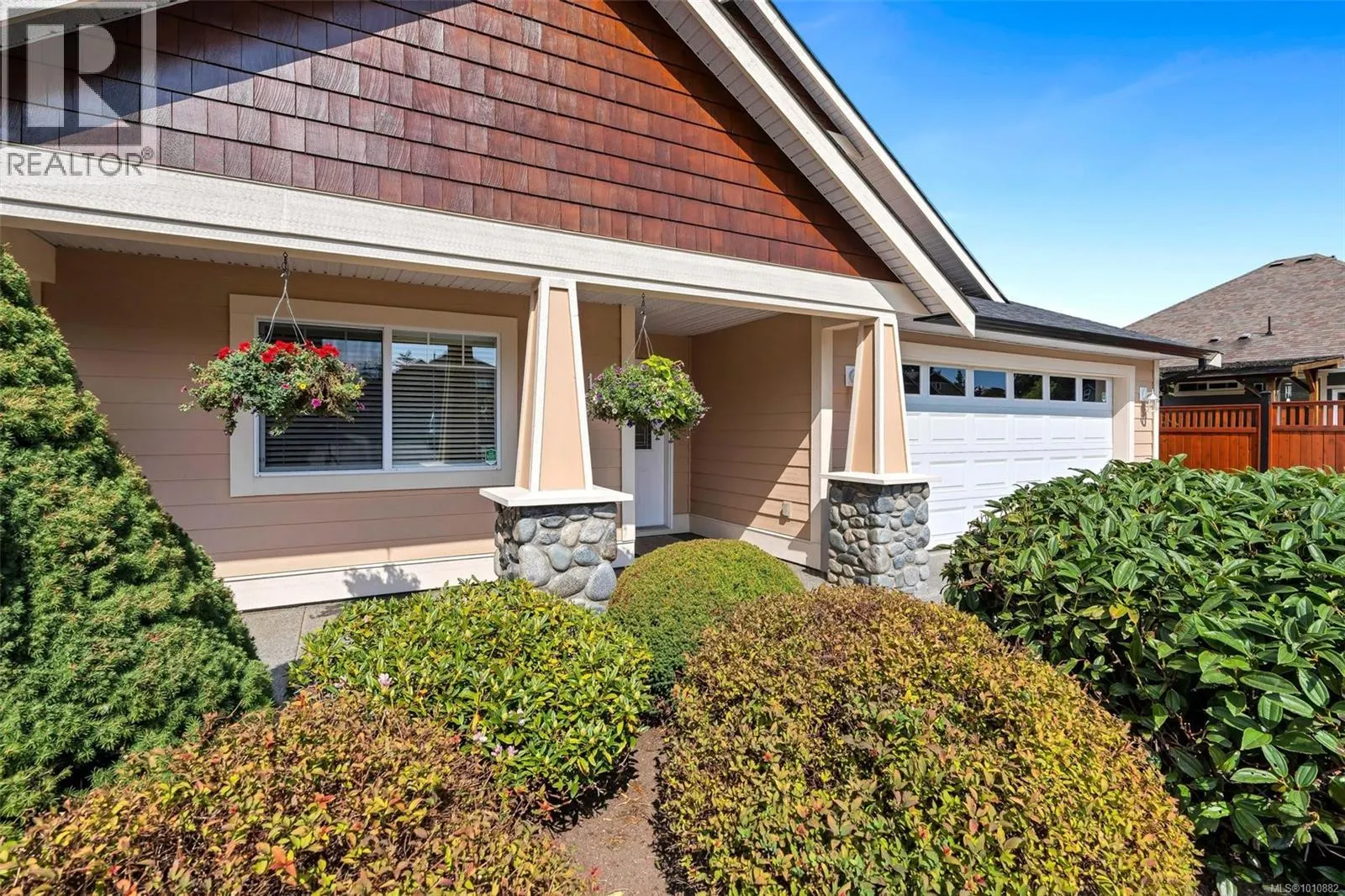1901 Falcon Cres