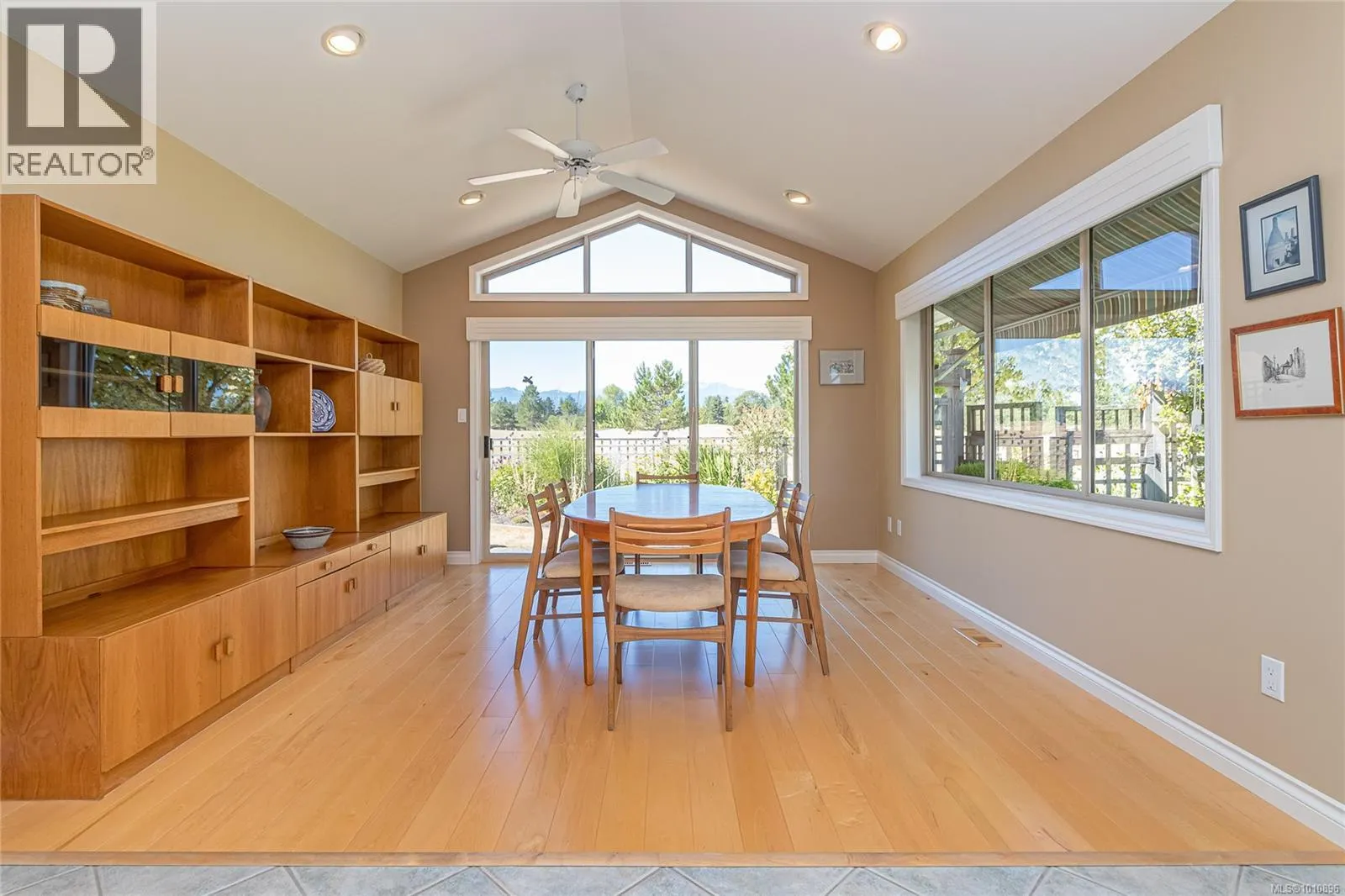 1118 Roberton Blvd