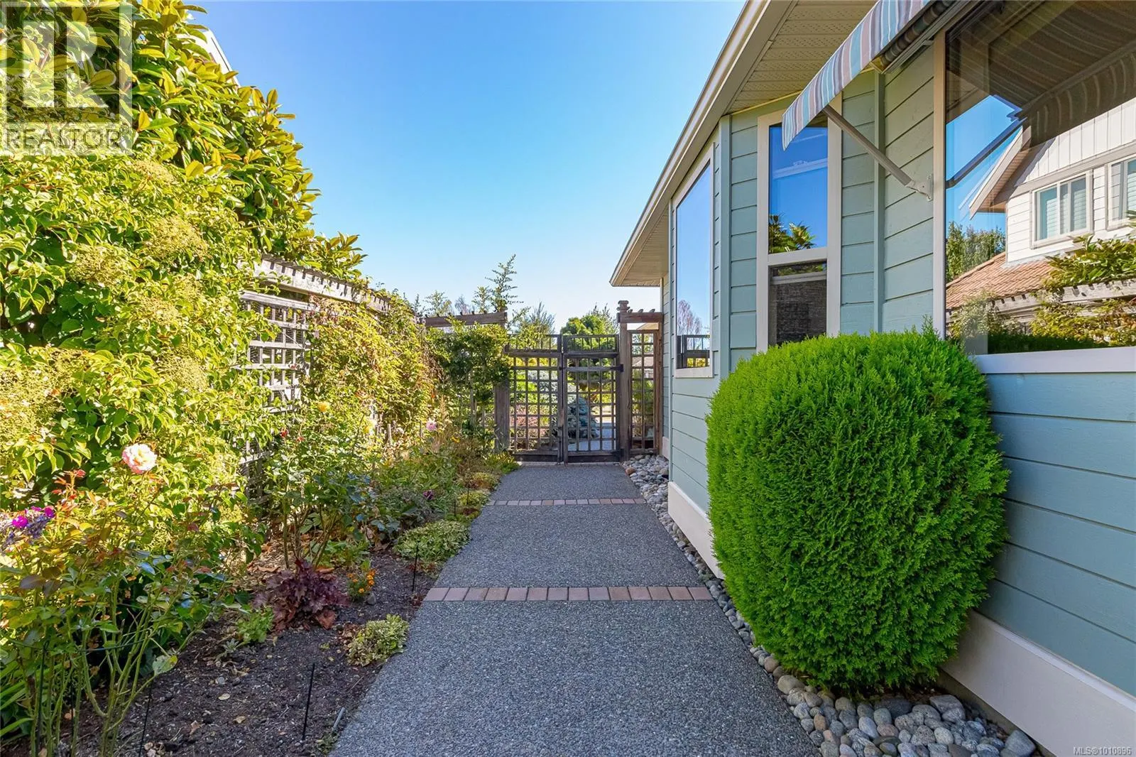 1118 Roberton Blvd