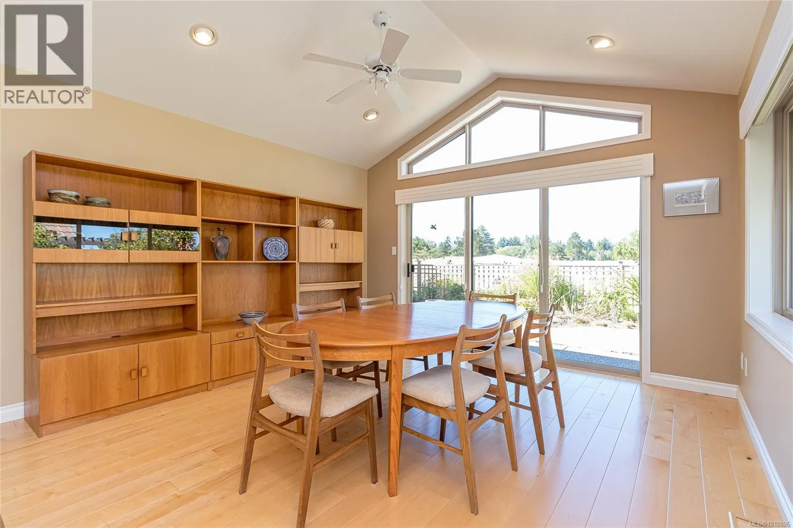 1118 Roberton Blvd