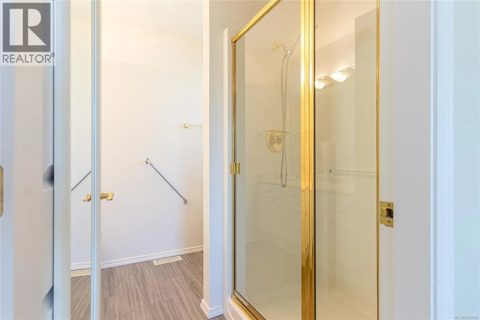1118 Roberton Blvd