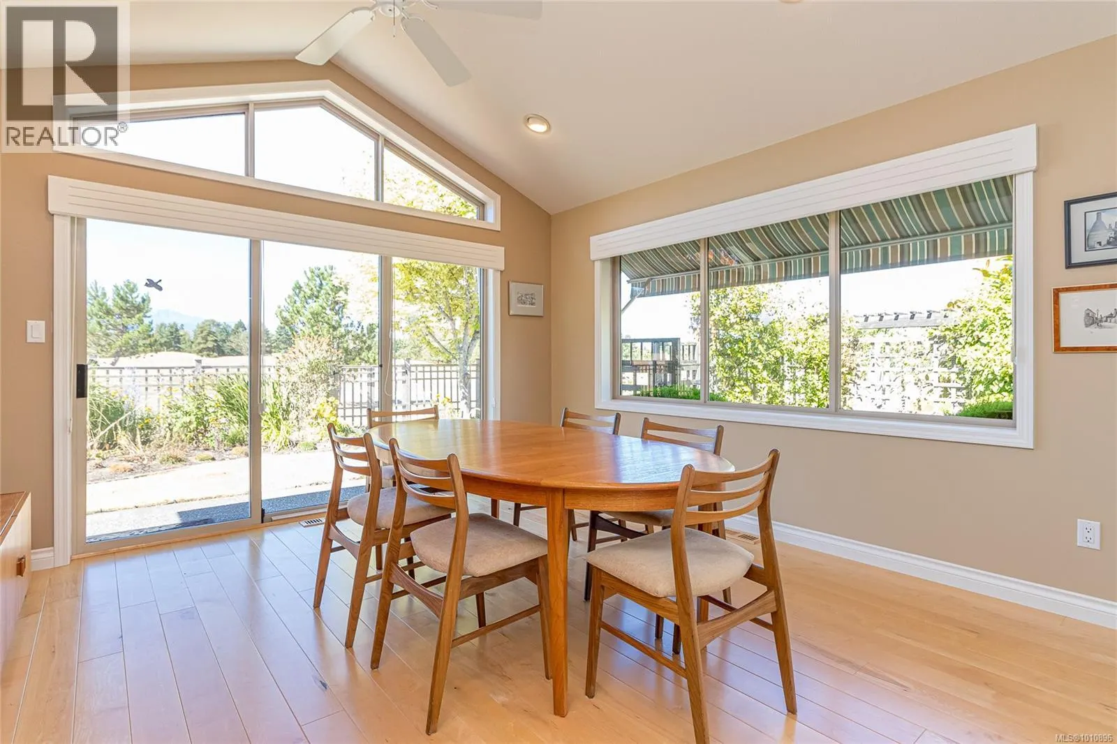 1118 Roberton Blvd