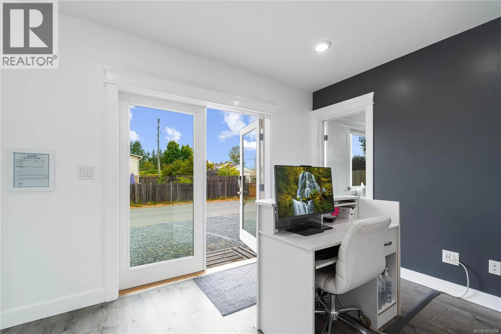 2148 Lark Cres