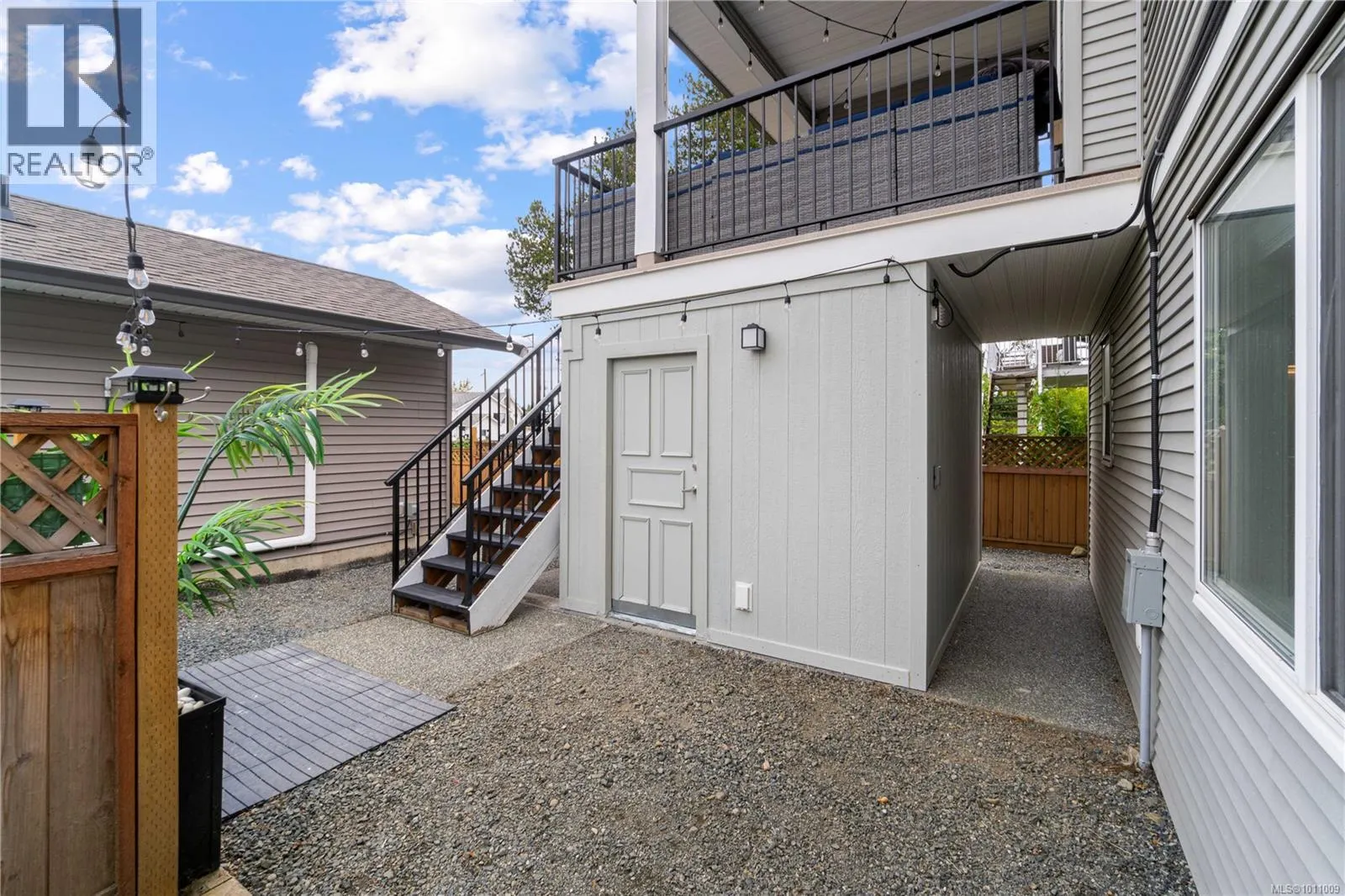2148 Lark Cres
