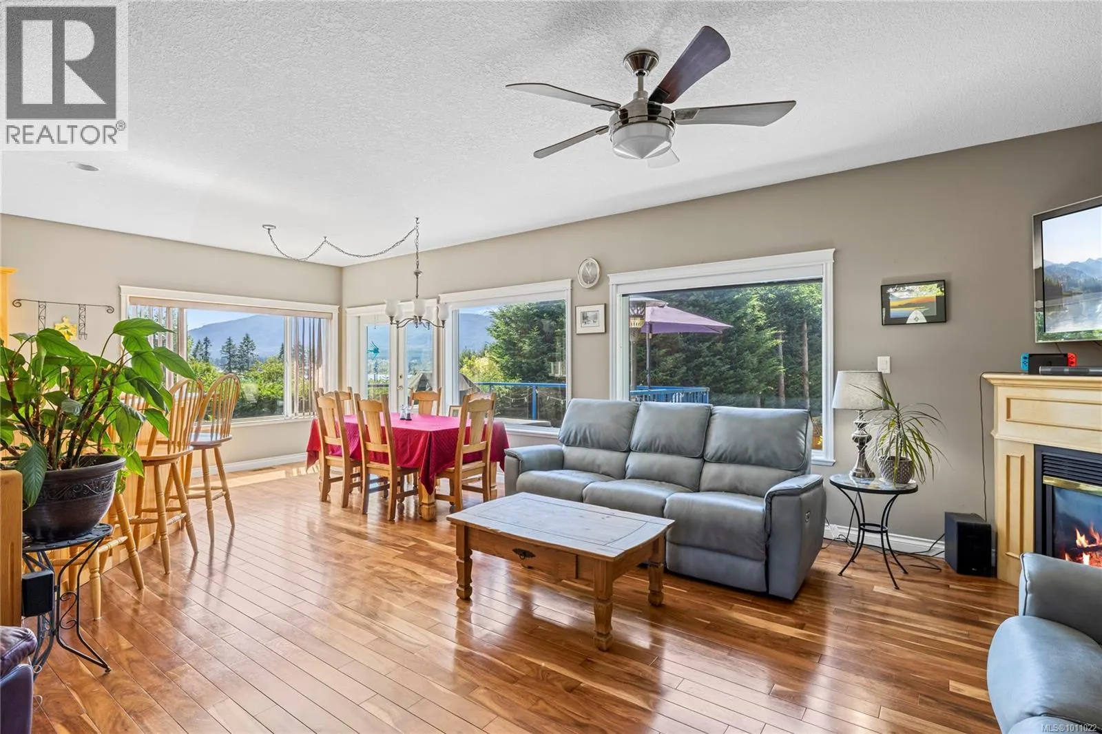 6127 Kiara Pl