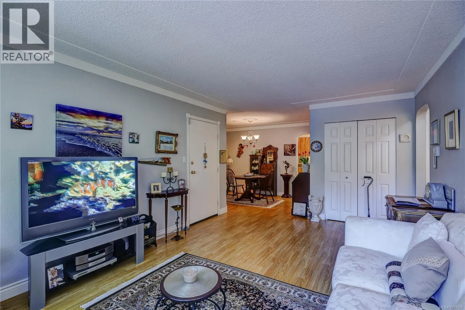 6 322 Village Way
