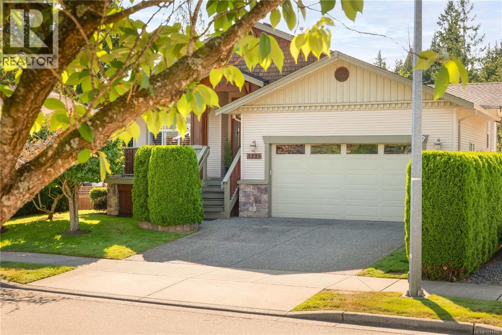 3225 Willowmere Cres
