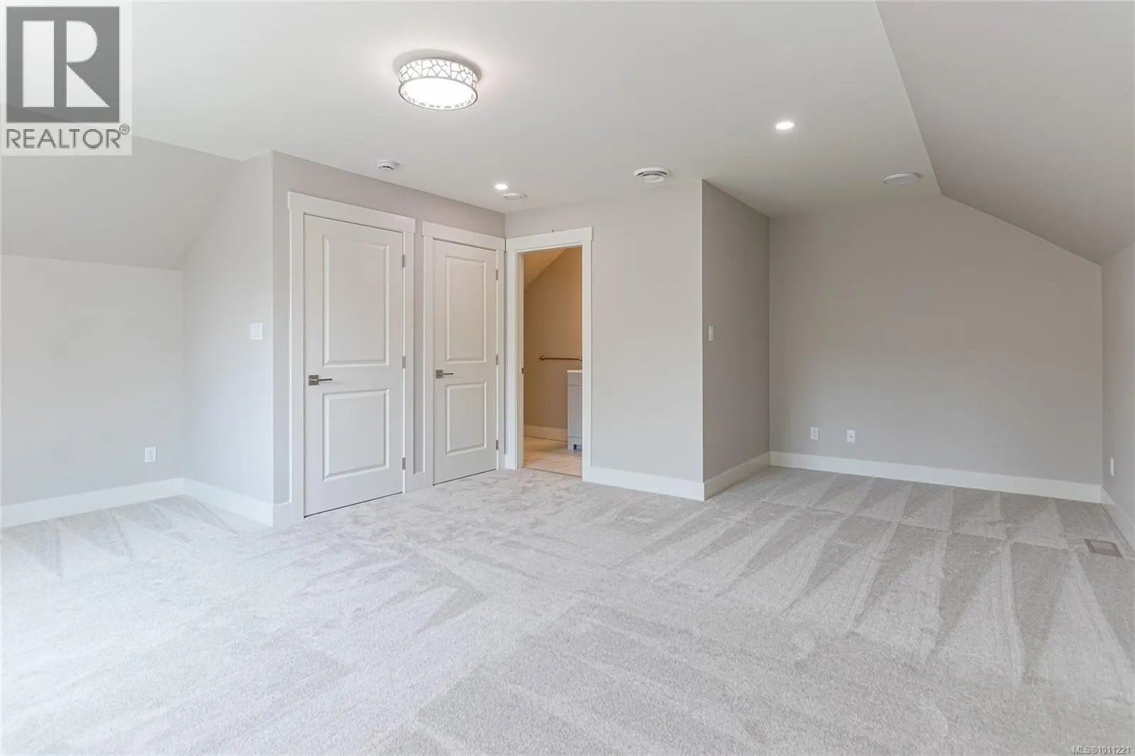 317 Pioneer Cres