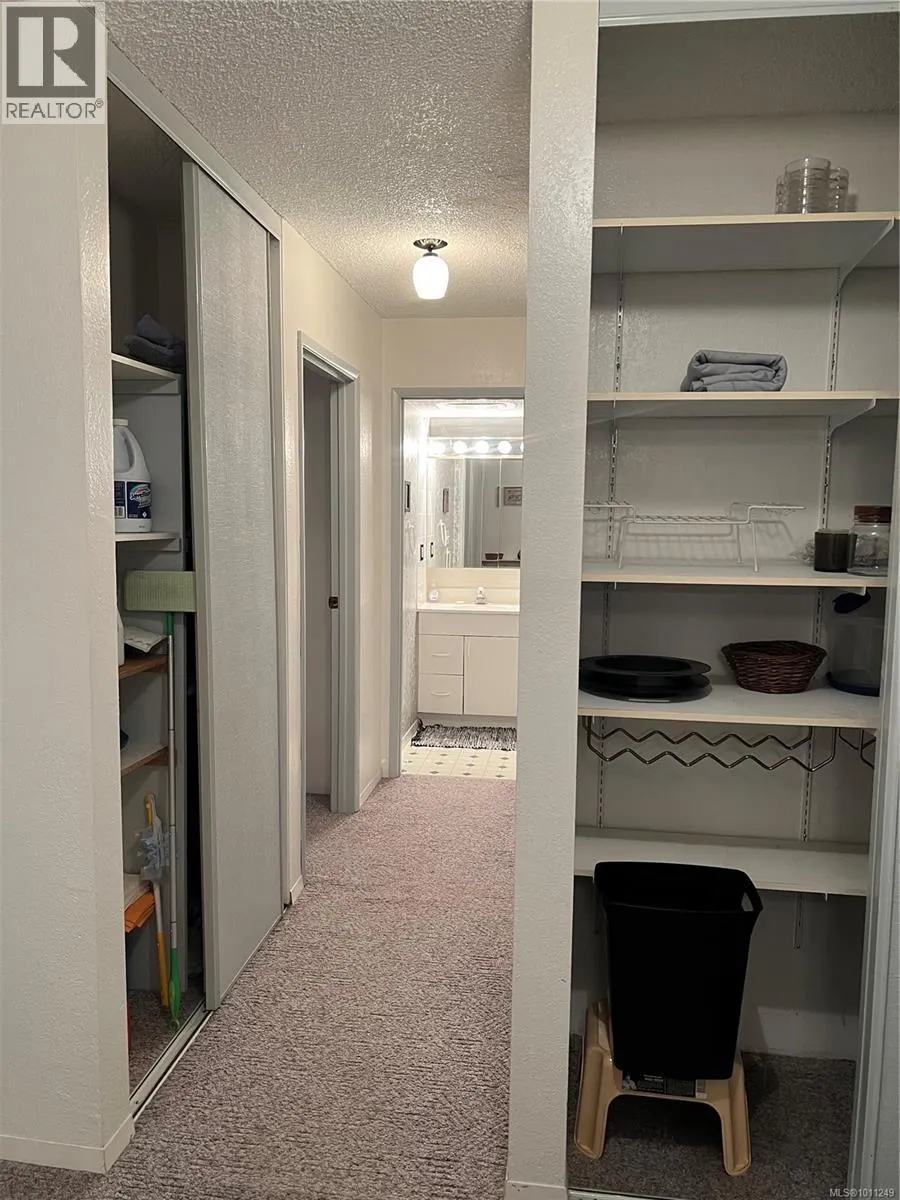 216 651 Maquinna Dr N