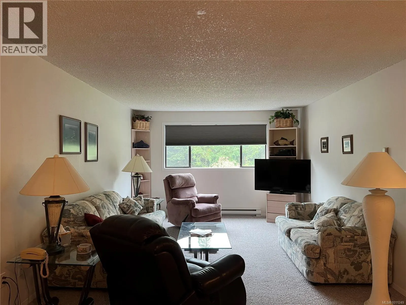 216 651 Maquinna Dr N