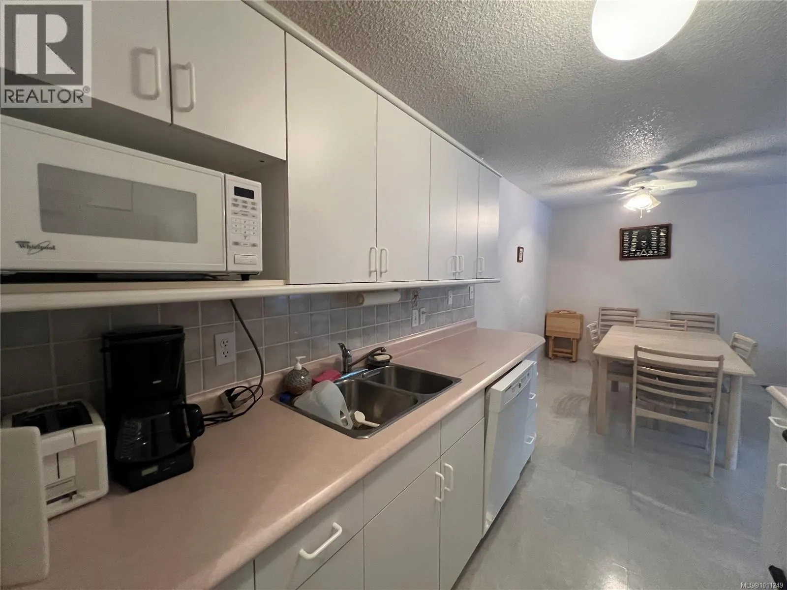216 651 Maquinna Dr N