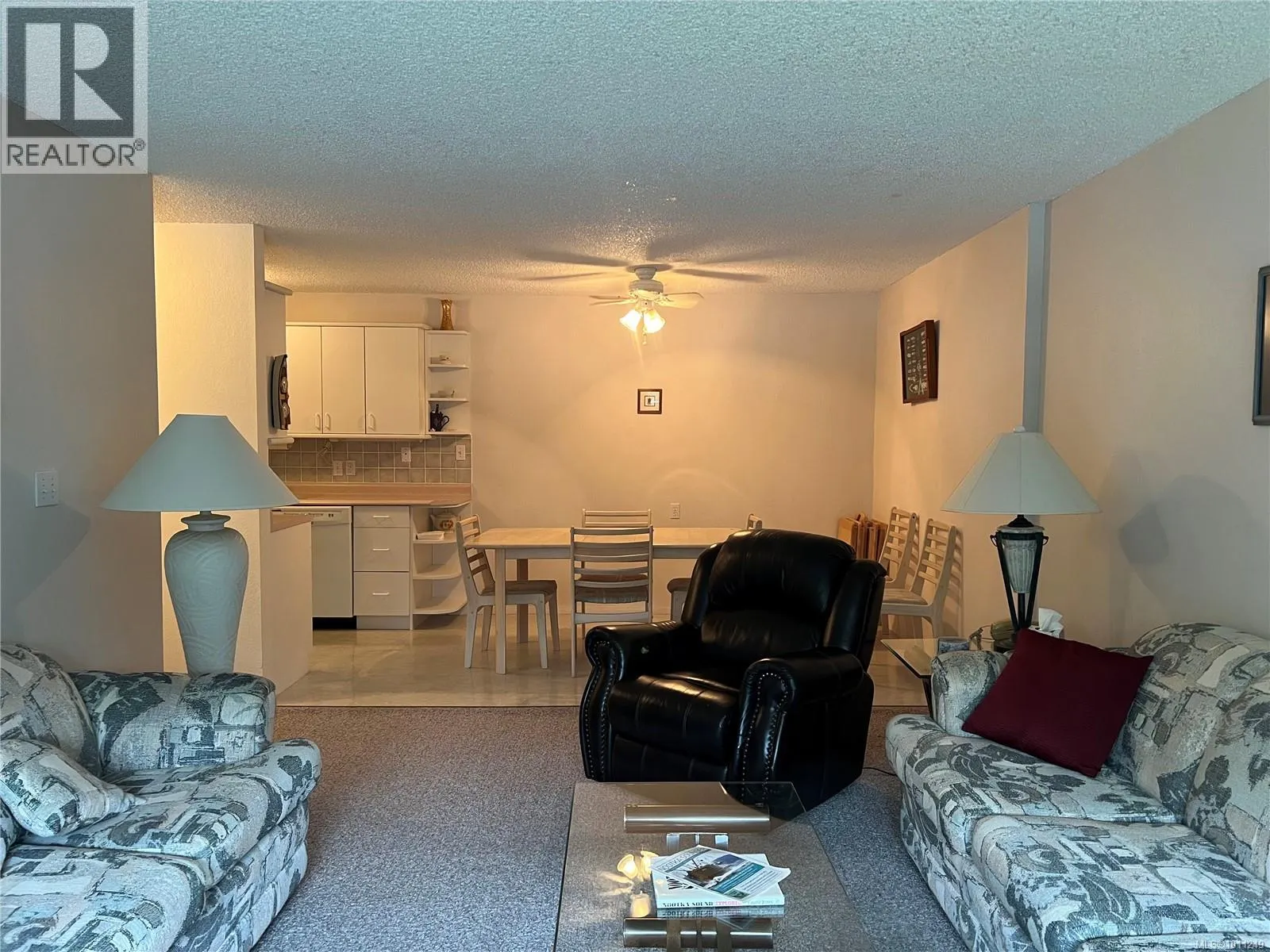 216 651 Maquinna Dr N